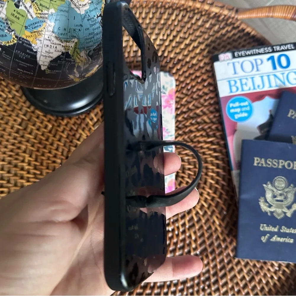 Loopy Case black leopard